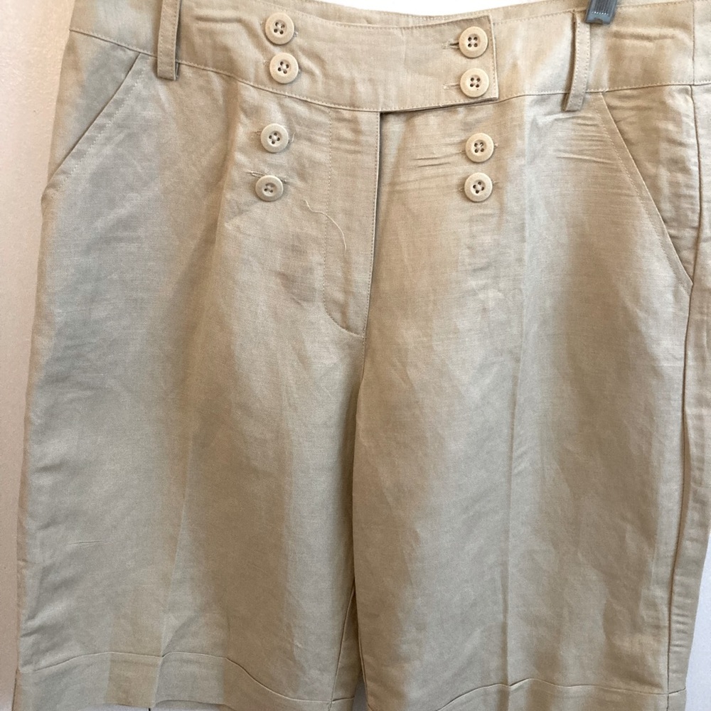 Bermuda shorts with button details